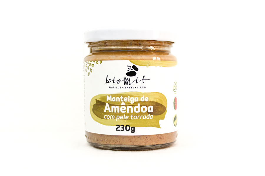 Almond Butter with roasted skin